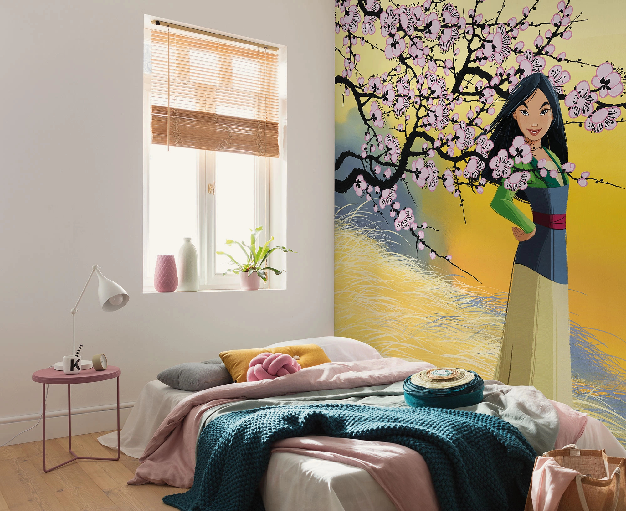 Disney fotótapéta Mulan a cseresznye fa alatt sárga háttérrel