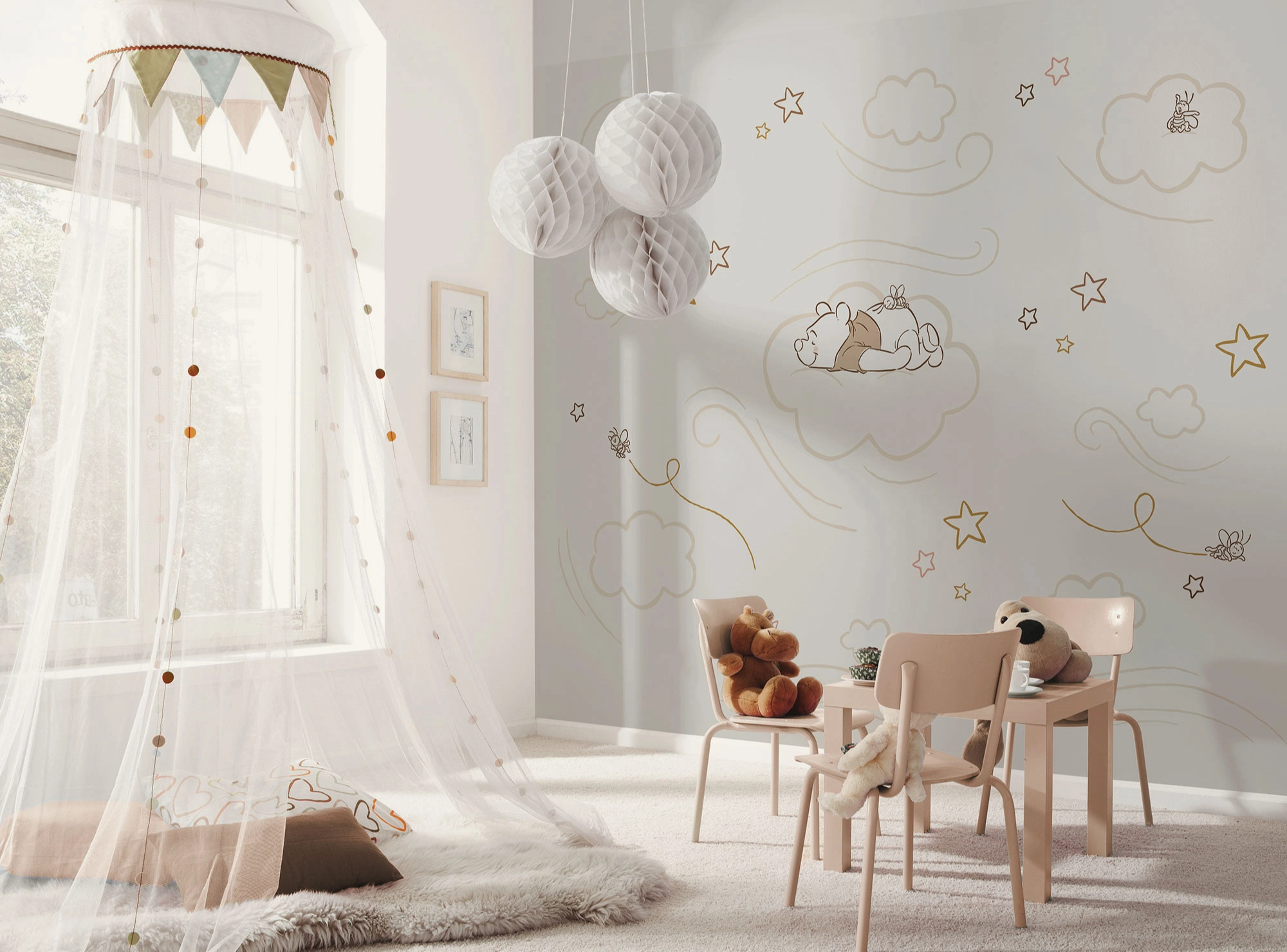 Disney fotótapéta vonalrajzolt Micimackó minta beige színű háttérrel
