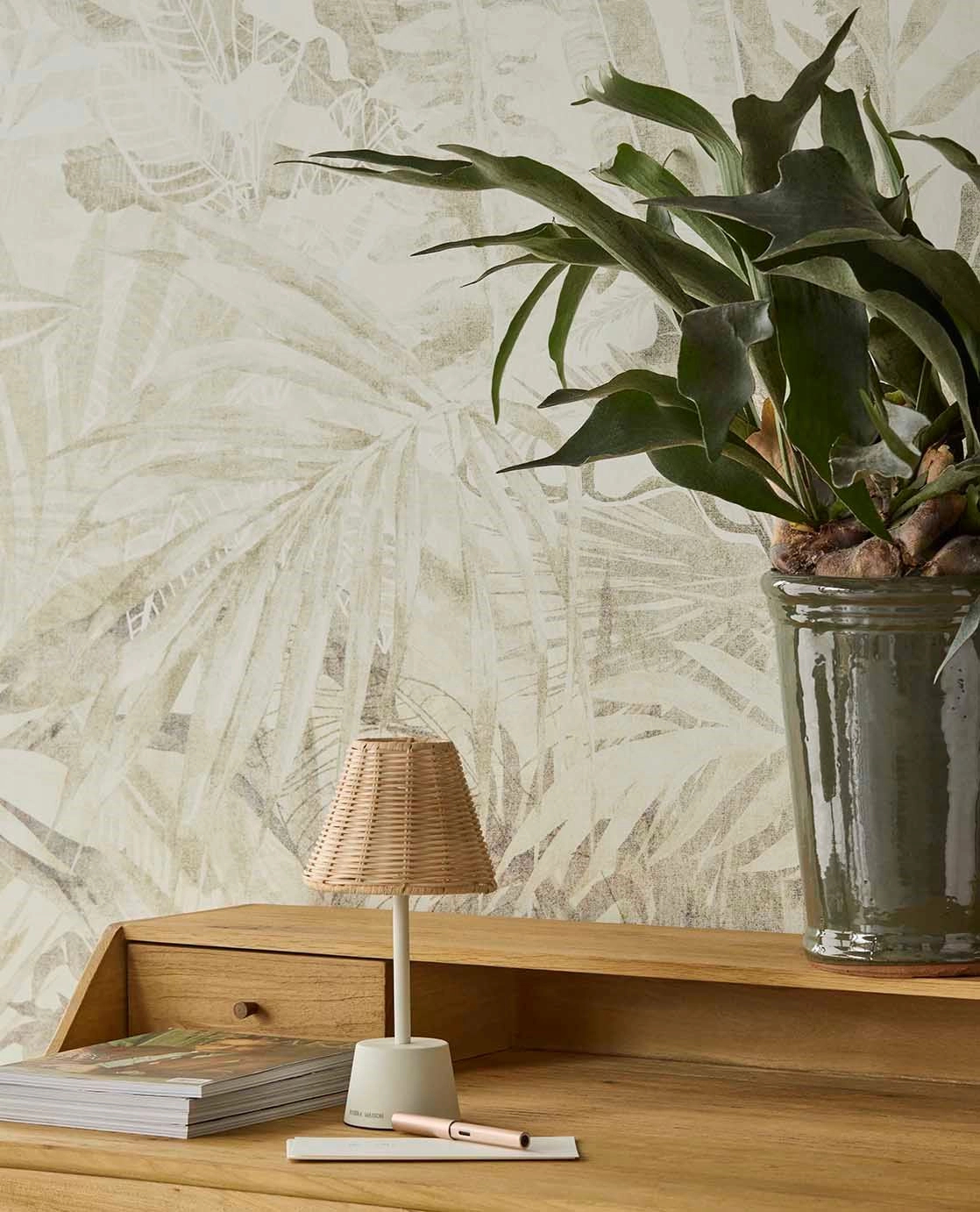 Fotótapéta sűrű trópusi levél mintával beige, krém és fehér színekkel